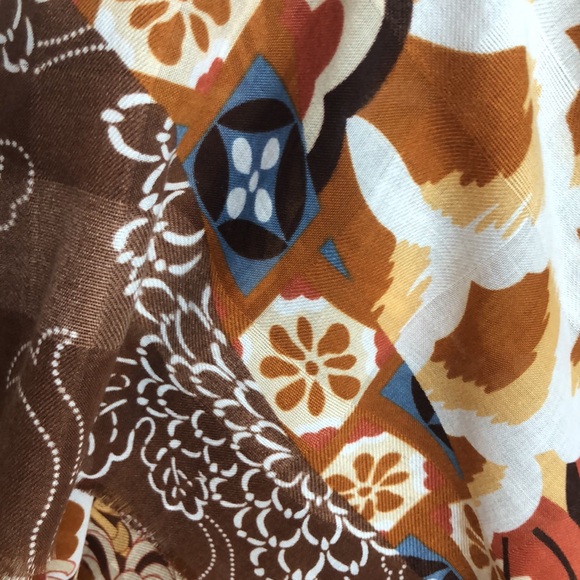 Attractive Chrysanthemums Print Large Shawl Wrap - Picture 5 of 14